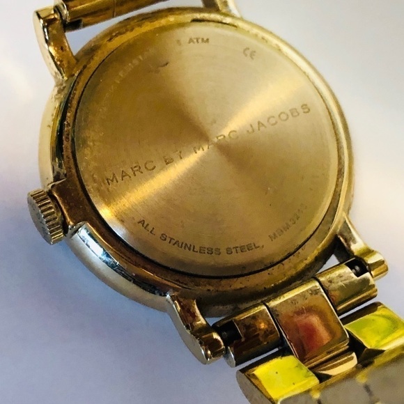 𝅺marc Jacobs Women's Gold Tone Watch - Picture 6 of 6